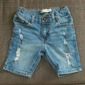 Boy’s Levi’s Distressed Denim shorts, sz 4